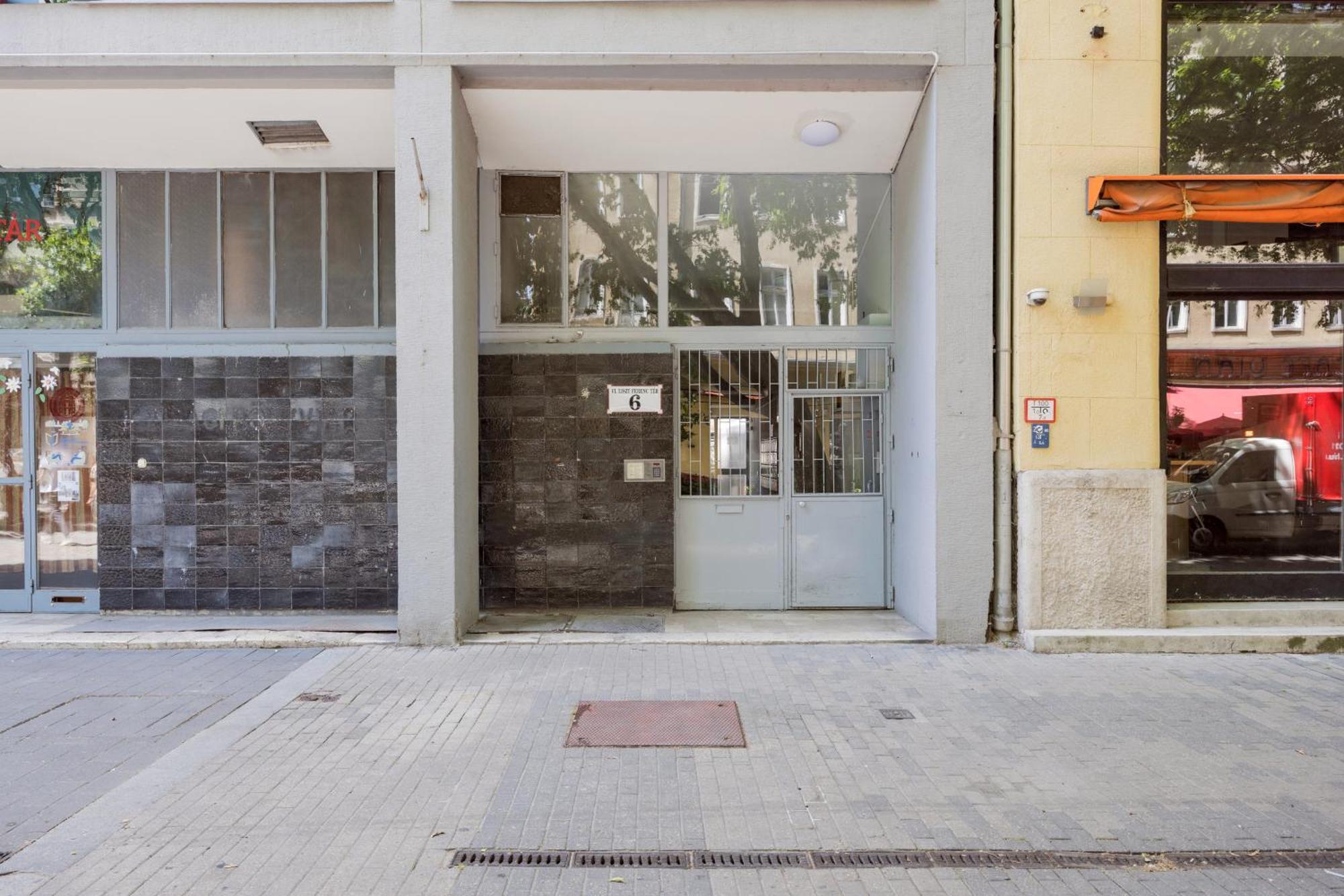 Elegant Home Overlooking The Music Academy Budapest Bagian luar foto